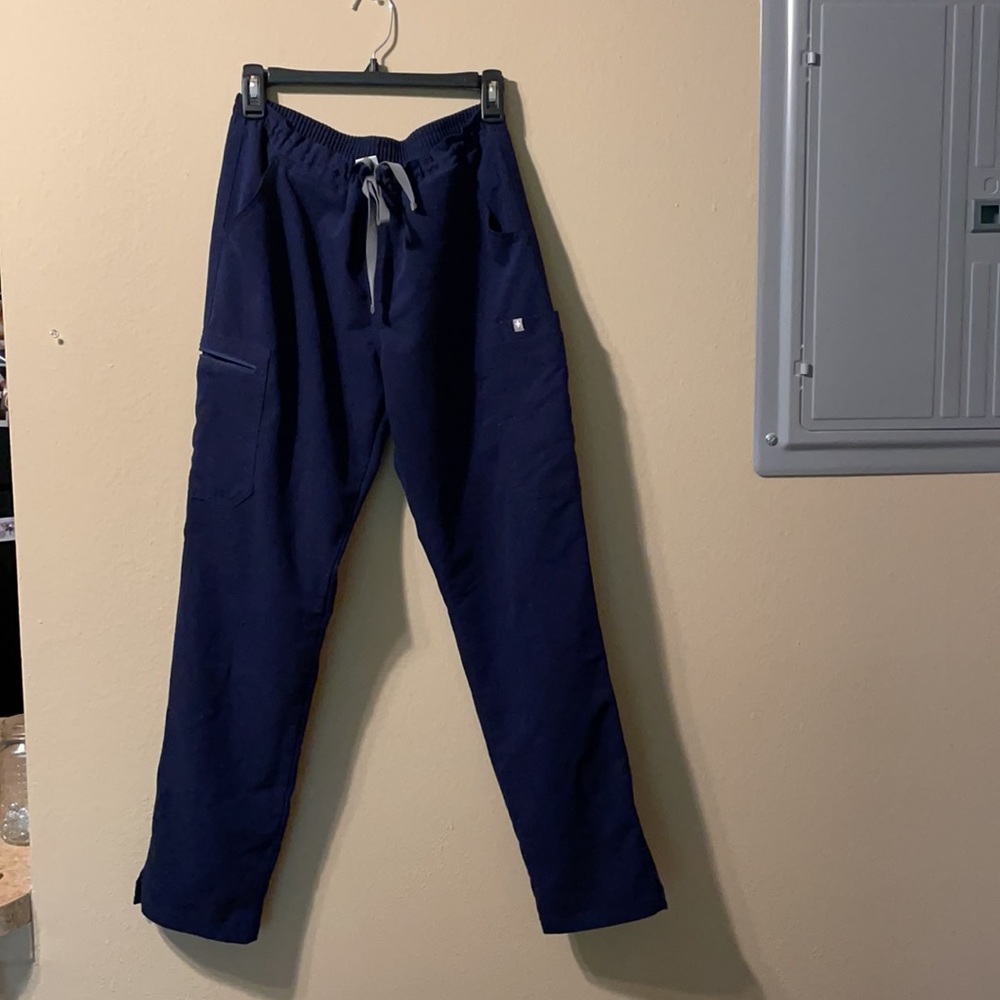 Women’s mediums figs pants
